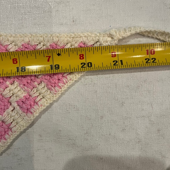 Vintage hand made Pink and White Crochet Triangle head Scarf/ kerchief. So retro - Picture 3 of 4